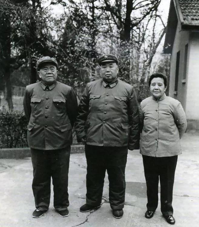 聂凤智将军怒批江腾蛟：我看你不是空四军政委，而是招待所所长