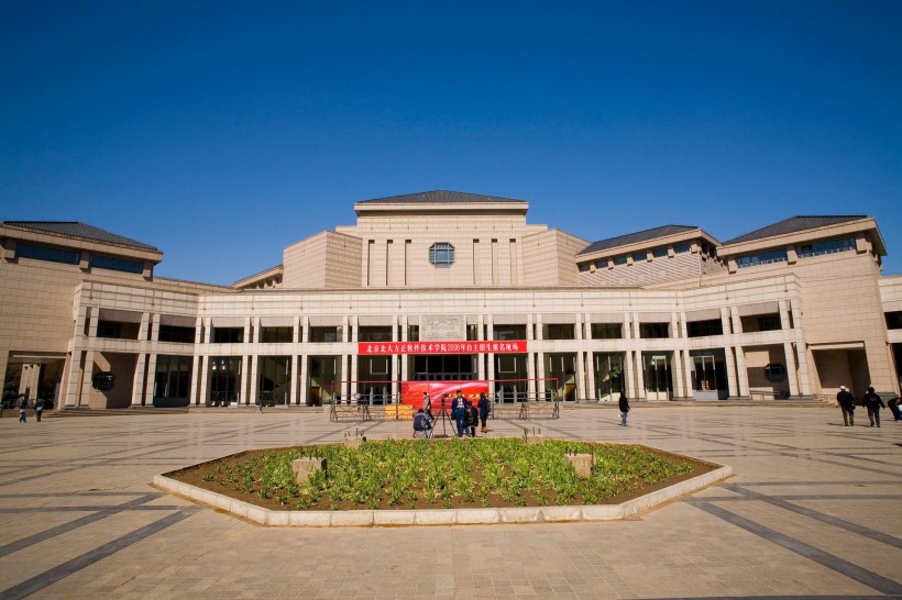 北京大学食堂与宿舍曝光，网友：看后想复读，后悔没好好学