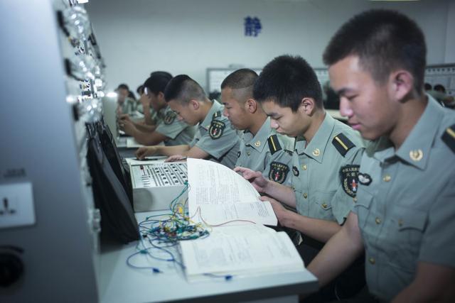 军校是“高岭之花”？其实，专科生也可以上军校