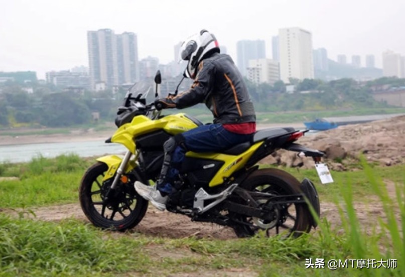 摩旅仅需1万多！解读国产入门级ADV：水冷电喷150发动机，14L油箱