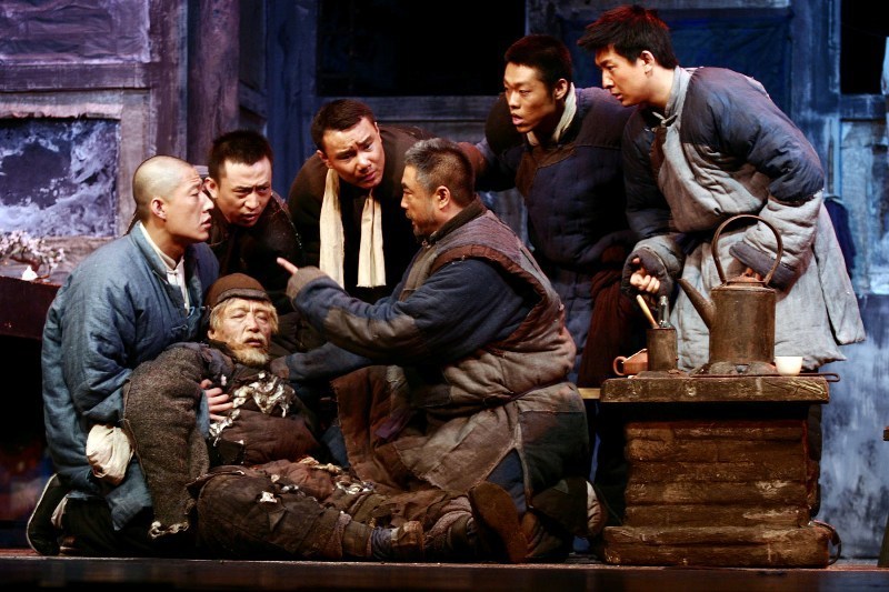 《骆驼祥子》:纵观虎妞的一生,无人教她如何爱,应学会爱人爱己