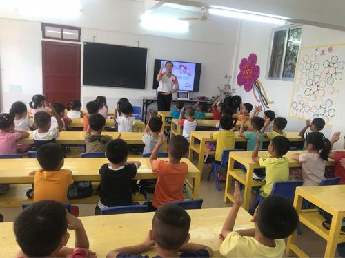 何碧玉14岁750分考上清华，定居美国，记者问她何时回国，被婉拒