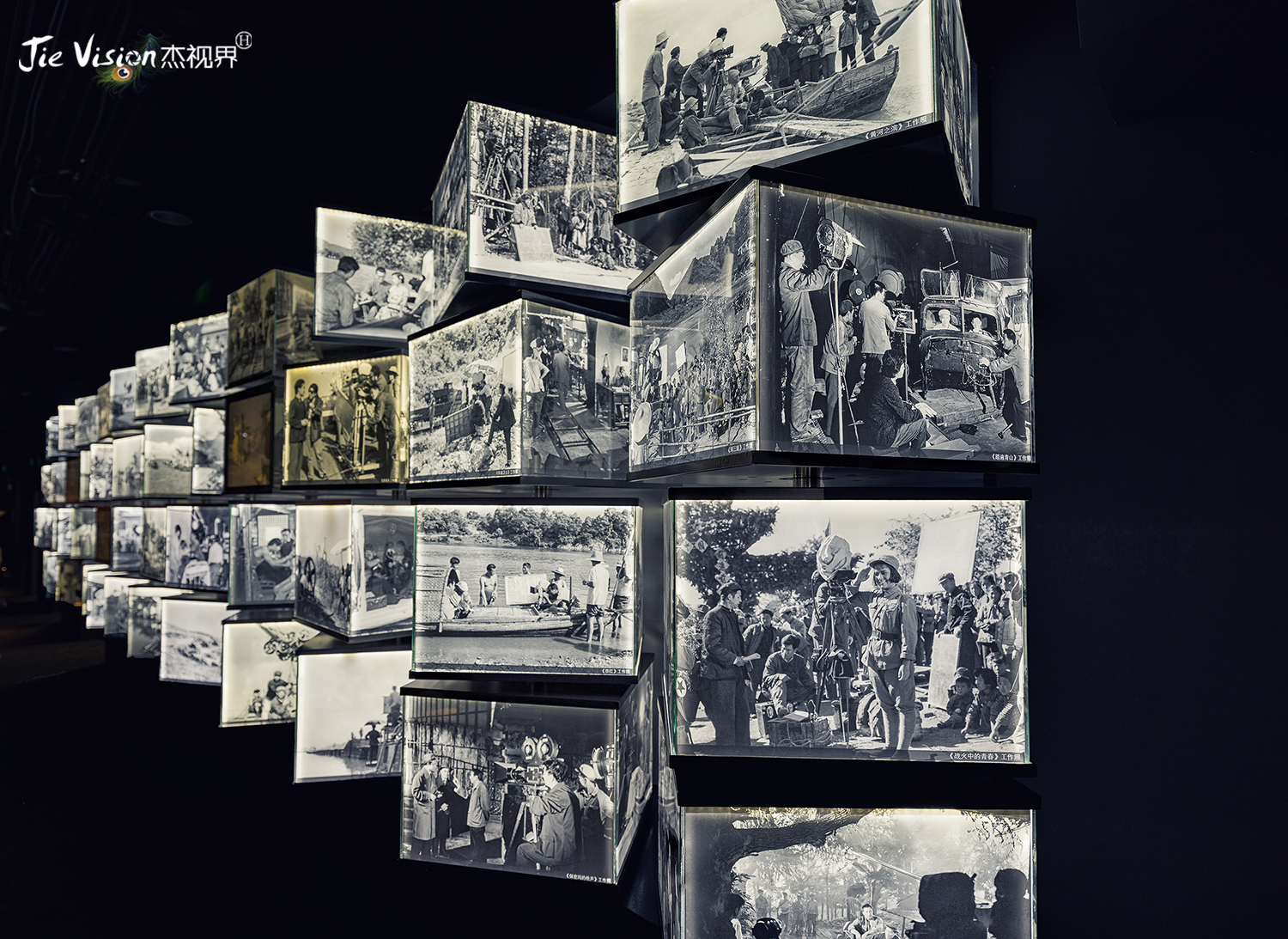 国策法案",决定在伪满洲国的"首都",现在的长春,建立"满洲映画协会