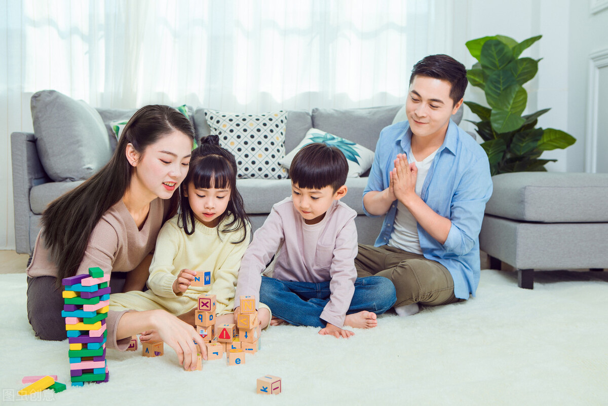 窗明几净，满屋浮动着琐碎的温情