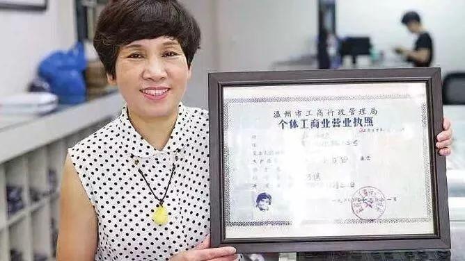 理想照耀中国，湖南校花如何演绎19岁“个体户第一人”？