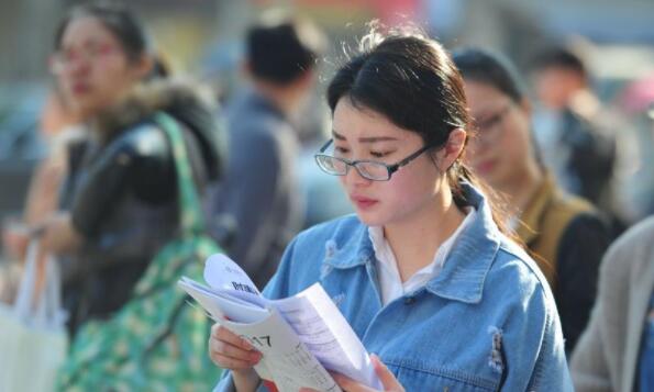 未来10年适合女生的专业，工作薪资待遇高还稳定，家有女儿享福了