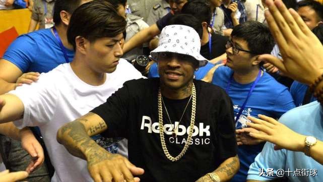 麦蒂中国行视频（揭秘麦迪最LOW的一次中国商演行：现身某商场，站台家居抽奖活动）