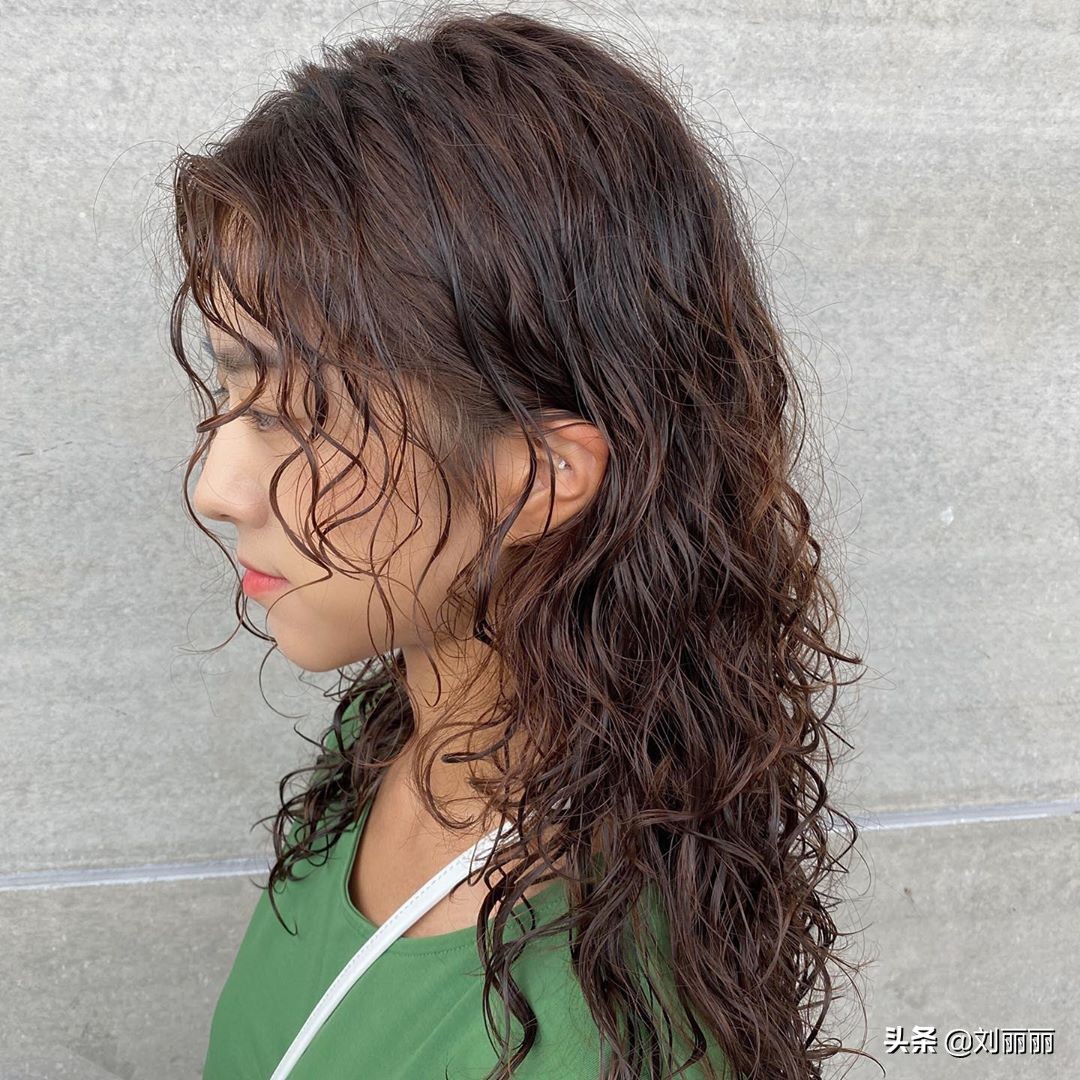 烫发女中长发2021(推荐21款最火的中长发发型)