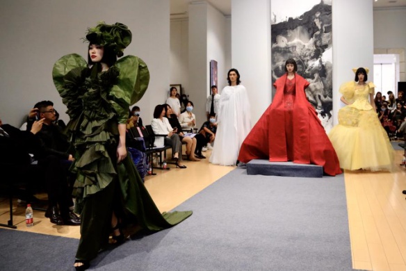 “最美美术馆”遇见“最美服装秀”江汉大学STYLE SHOW项目式教学成果展首秀圆满举行