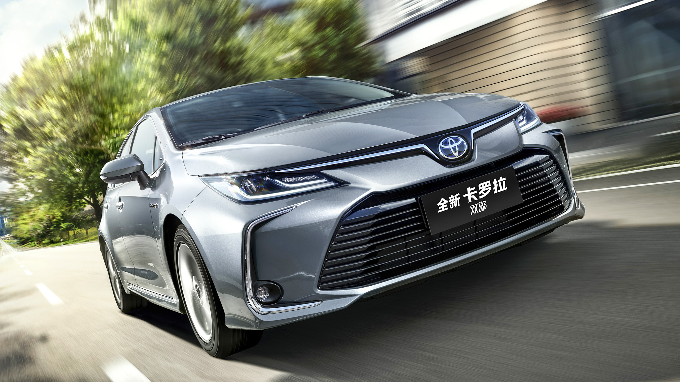 而卡罗拉则拥有丰田混动系统更强大的号召力和知名度,以及tnga架构在