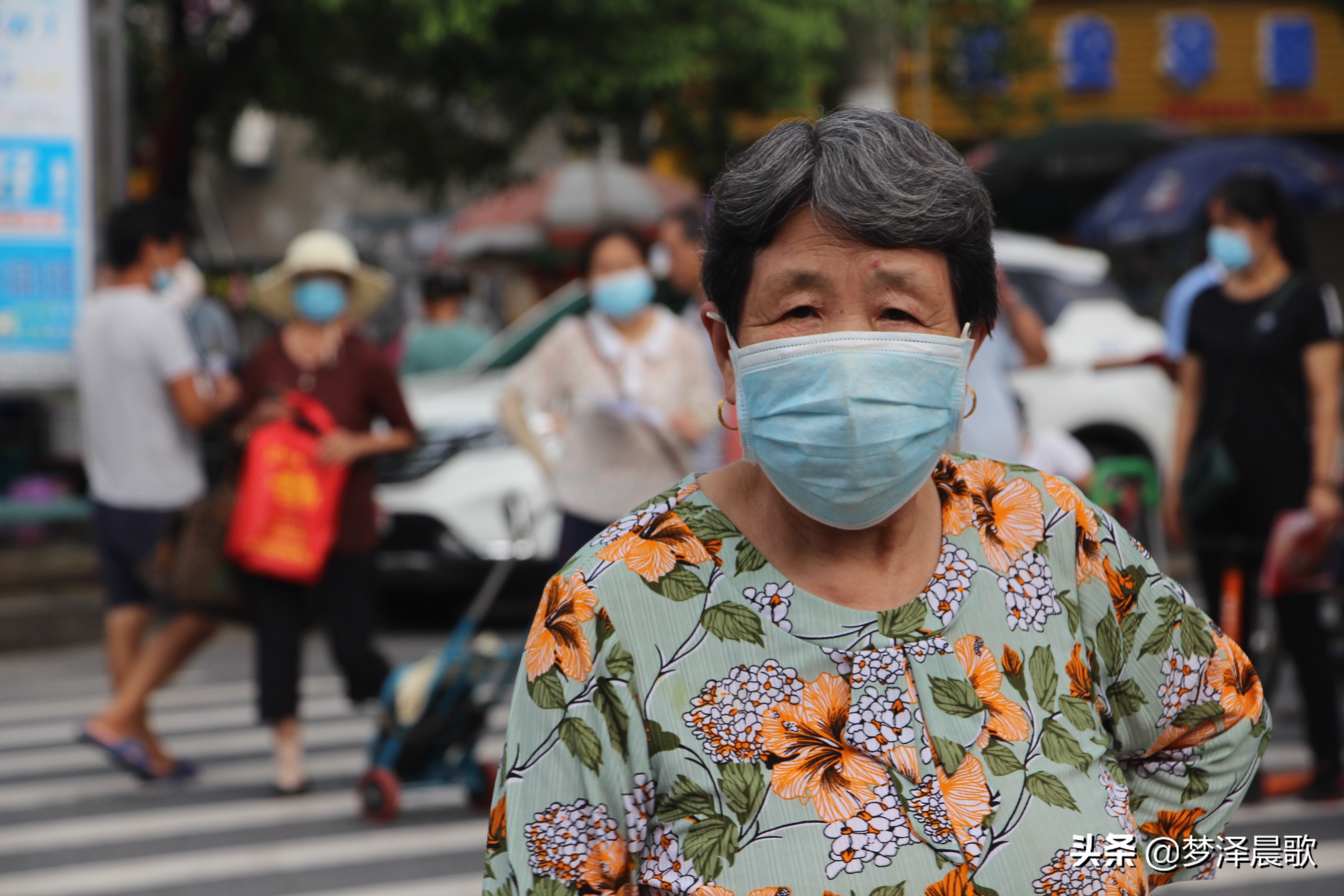 高考结束考生有序离开校园