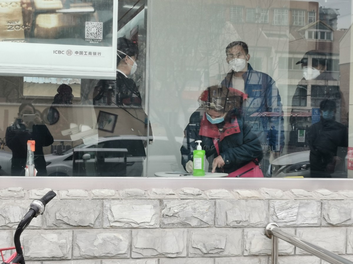 网点轮流营业老人如何取现？别去扎堆儿，这儿有办法