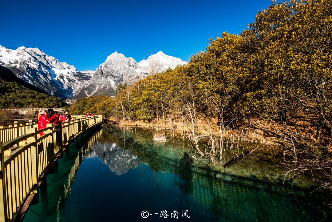 丽江最著名的风景区，一年四季被冰雪覆盖，很多游客因为它去云南