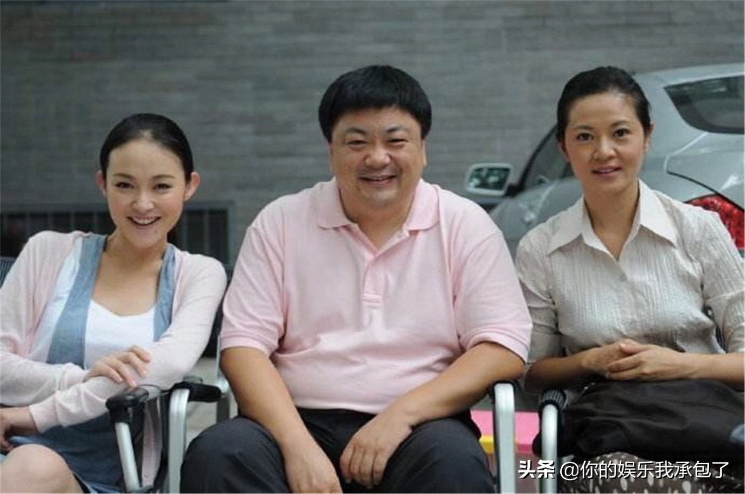 54岁"胖班长"洪剑涛,与大2岁妻子恩爱多年,如今儿子也成演员