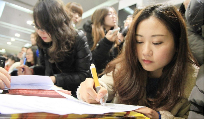 第七次人口普查，全国超2.18亿大学生，“学历不值钱”已成真？