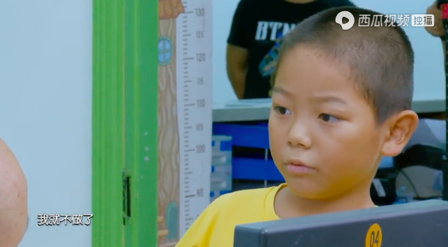 妈妈踢烂孩子下体，这部国产纪录片给不合格父母上了一课