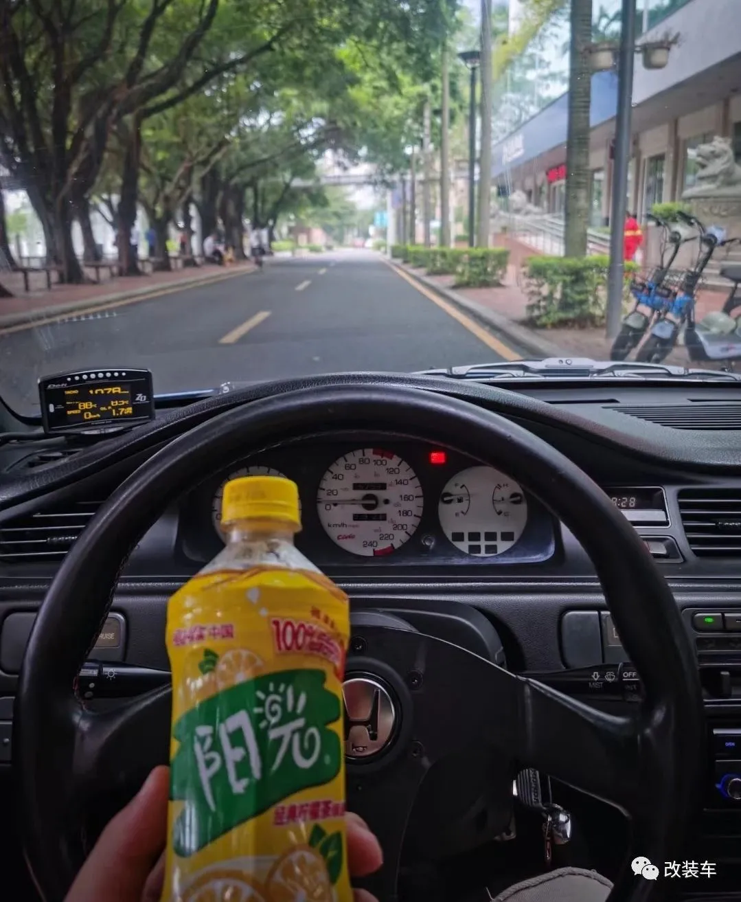 还没拍定妆照就被举报，JDM味十足的奔驰E Coupe招谁惹谁了？