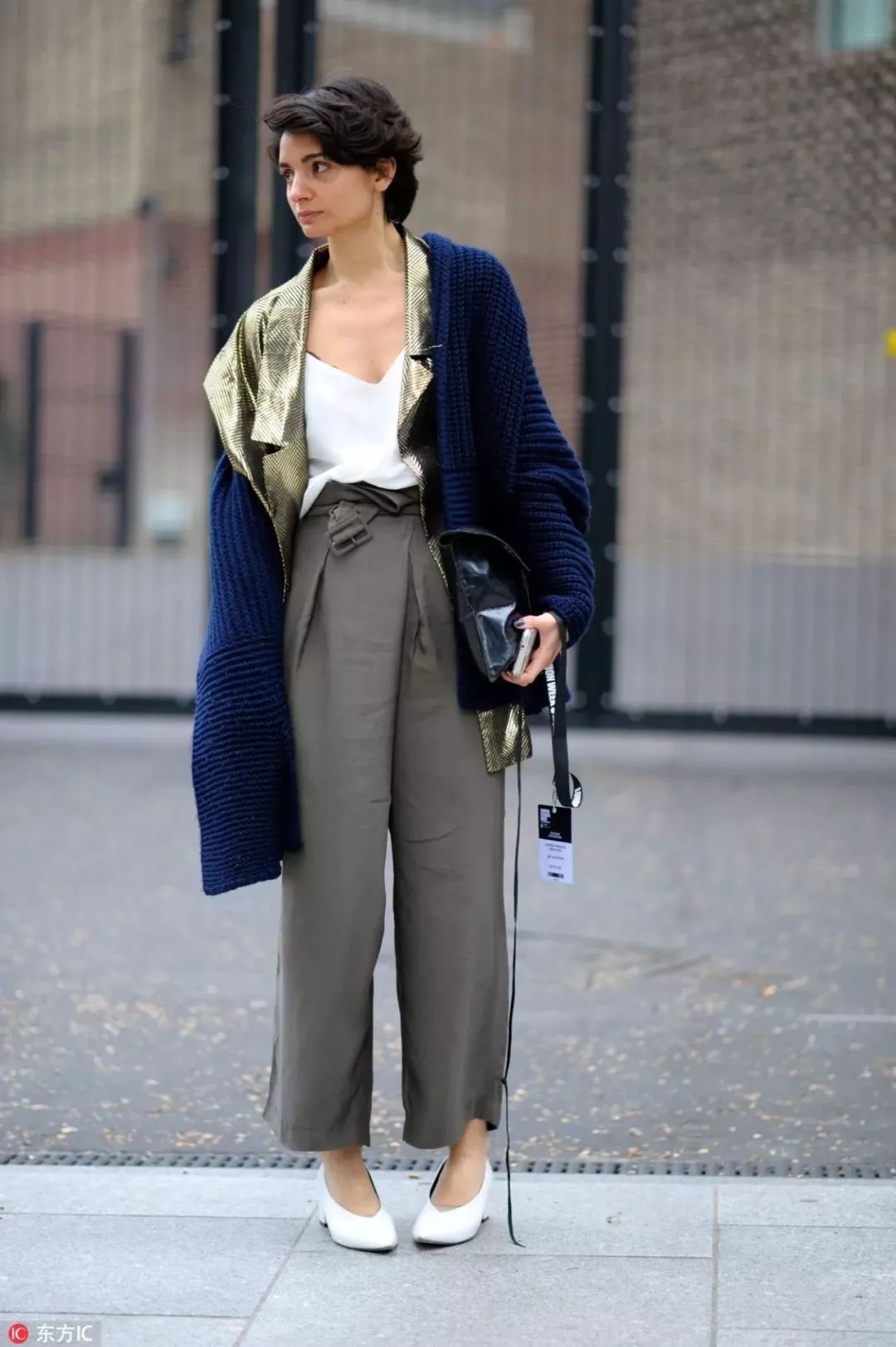 脚上魔术｜瘦脚又显高，奶奶鞋只穿V口的就好