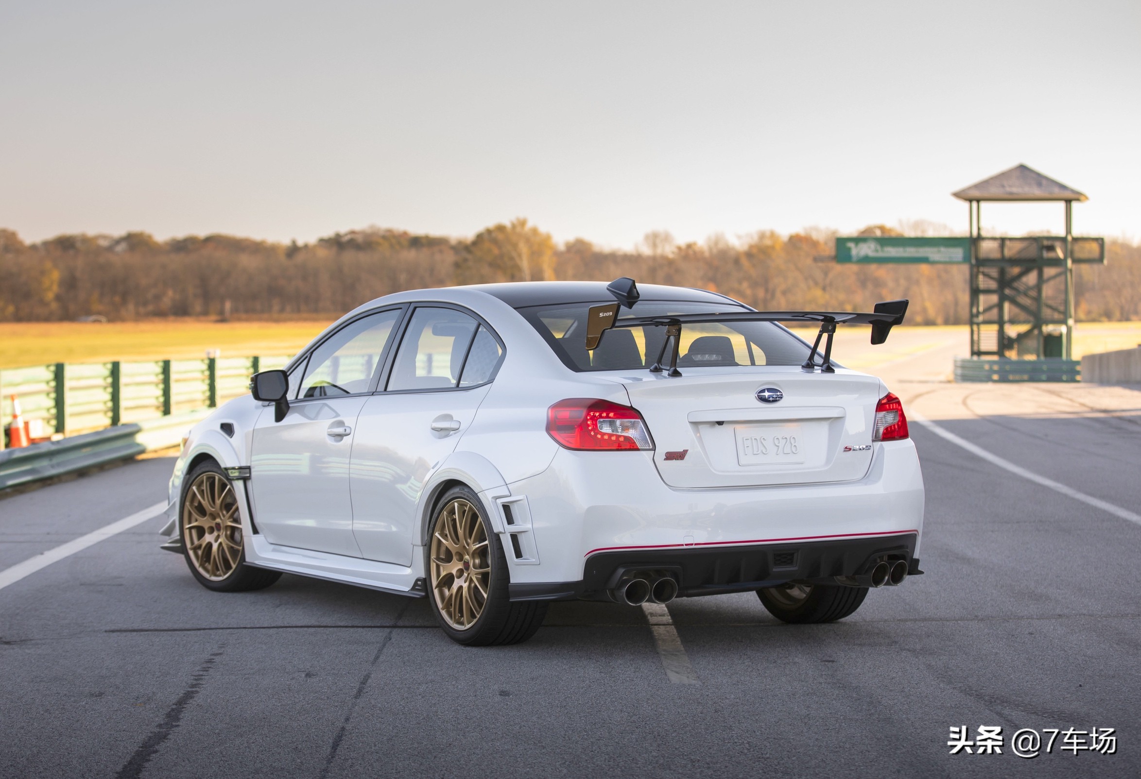 斯巴鲁限量版wrx sti s209,全身充满强烈战斗气息,全时四轮驱动