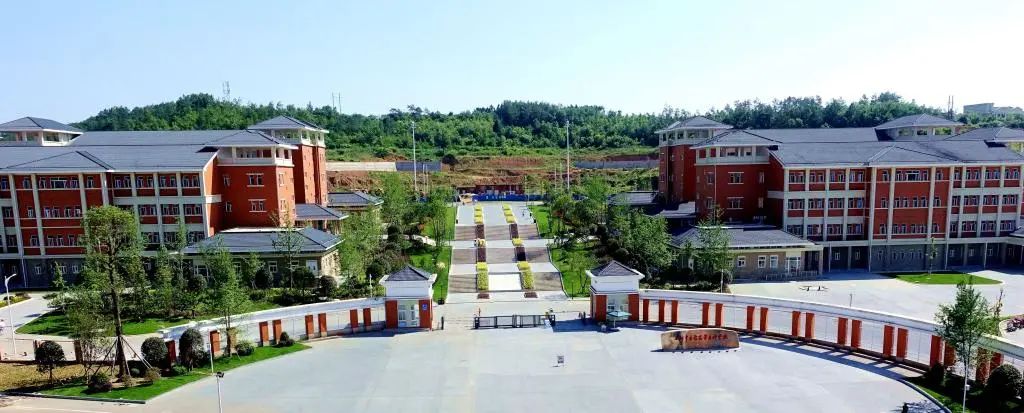 四川有所“中医药”命名的医学高校，已培养10万名医药卫生人才