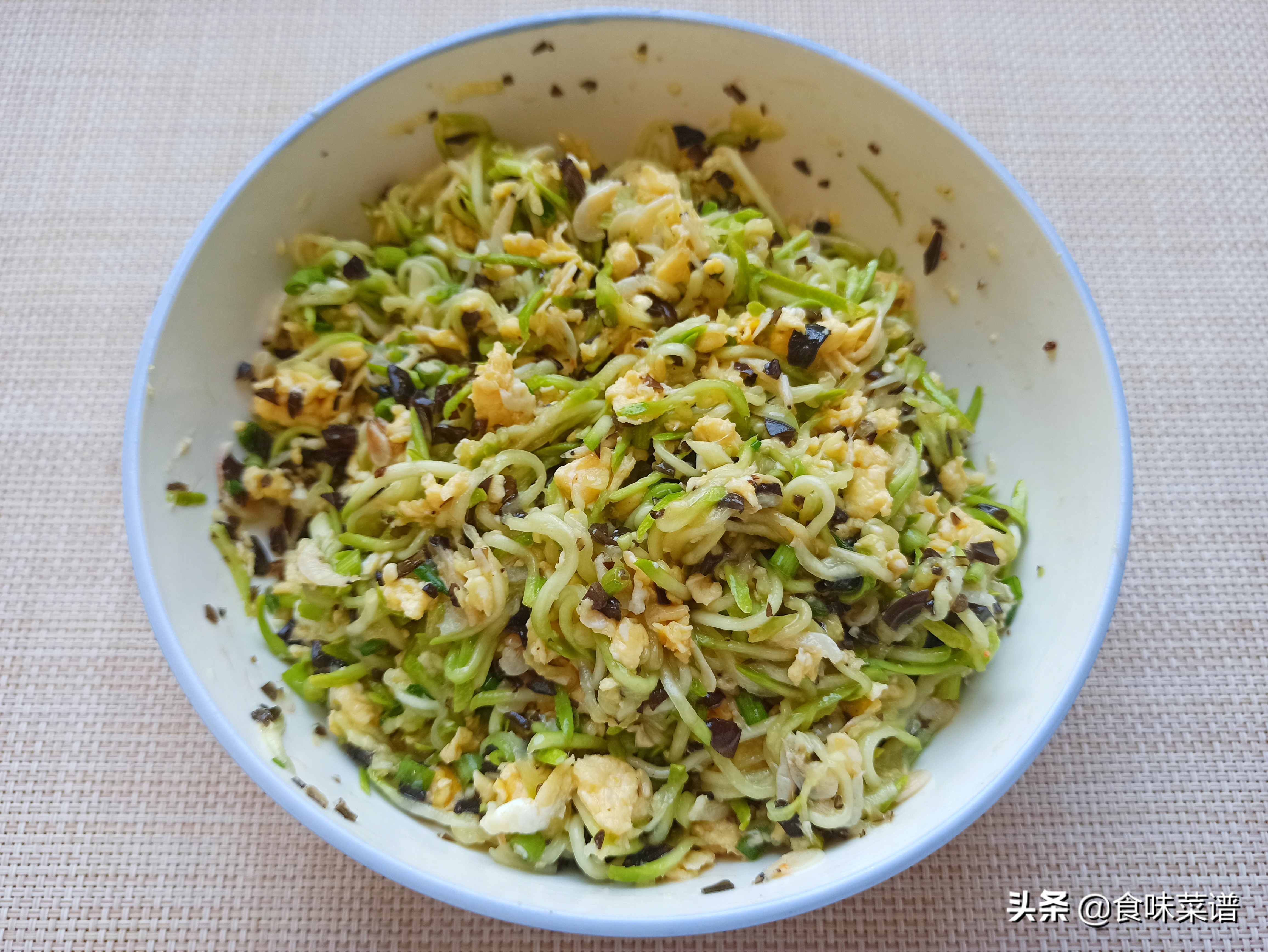 饺子应怎样和面？用凉水还是热水？很多人不懂，难怪饺子一煮就破