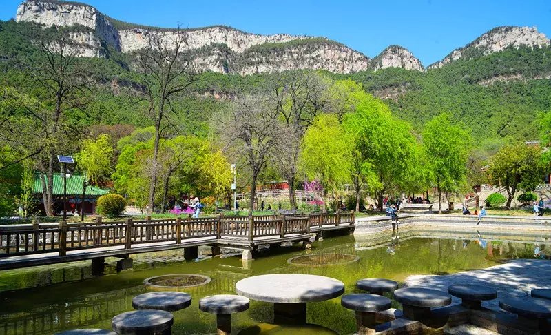 走进济南千年灵岩寺，探寻铁袈裟之谜！