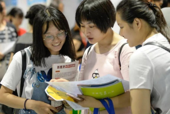 高考提前批爆冷门，中山大学获得“断档王”称号，录取分数创新低