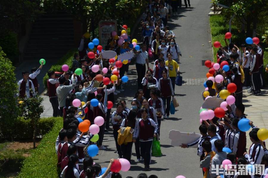 半岛聚焦｜@青岛3.7万高考学子，这份加油能量包，祝你旗开得胜