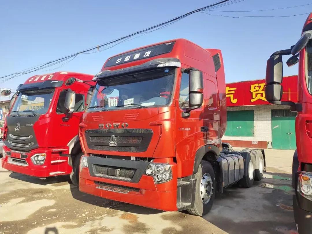 中国重汽豪沃 T7H-V系列牵引车 自重8.2吨 售价32万