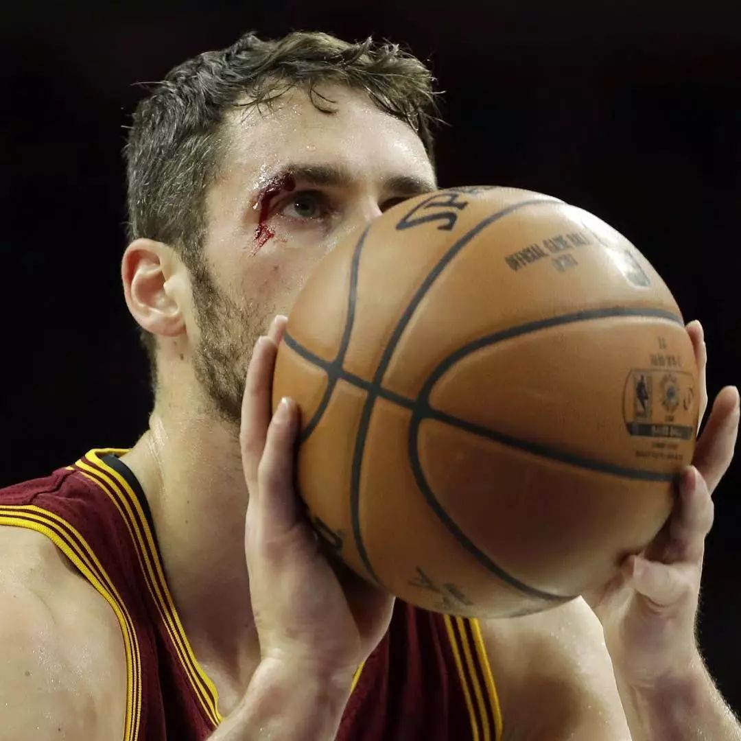 kevin love(NBA球员“爱神”Kevin Love，外表帅气的万人迷)