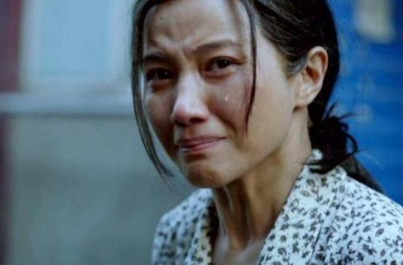 母亲去孩子幼儿园当保育员，以为能兼顾工作和家庭，没多久后悔了