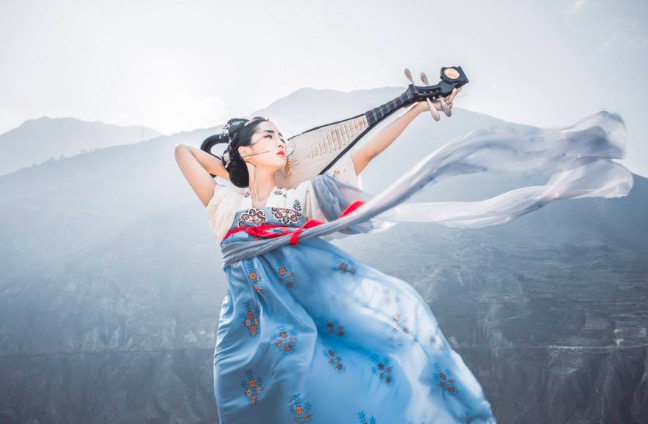 琵琶行善于运用各种生动的比喻描绘音乐_琵琶行中音乐描写的赏析