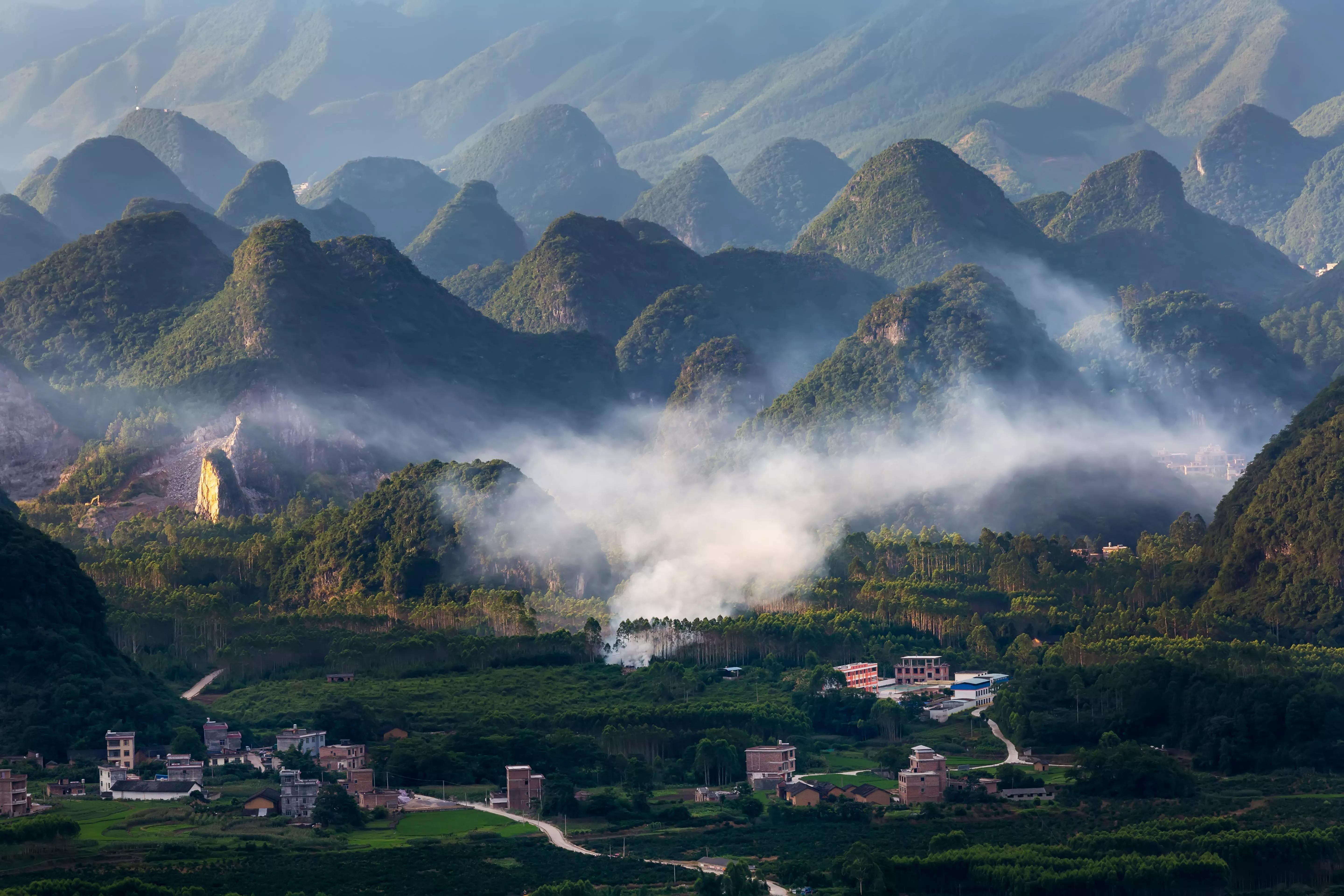 广西贺州,崇山峻岭