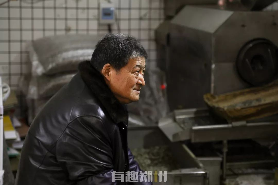 傻乐瓜子的介绍（一份郑州的年货店铺测评）