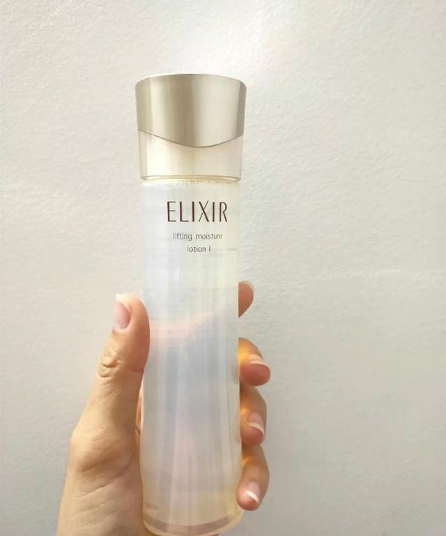 热门“抗老”水乳如何选？30岁悦薇合适，40用白檀，欧莱雅也不错