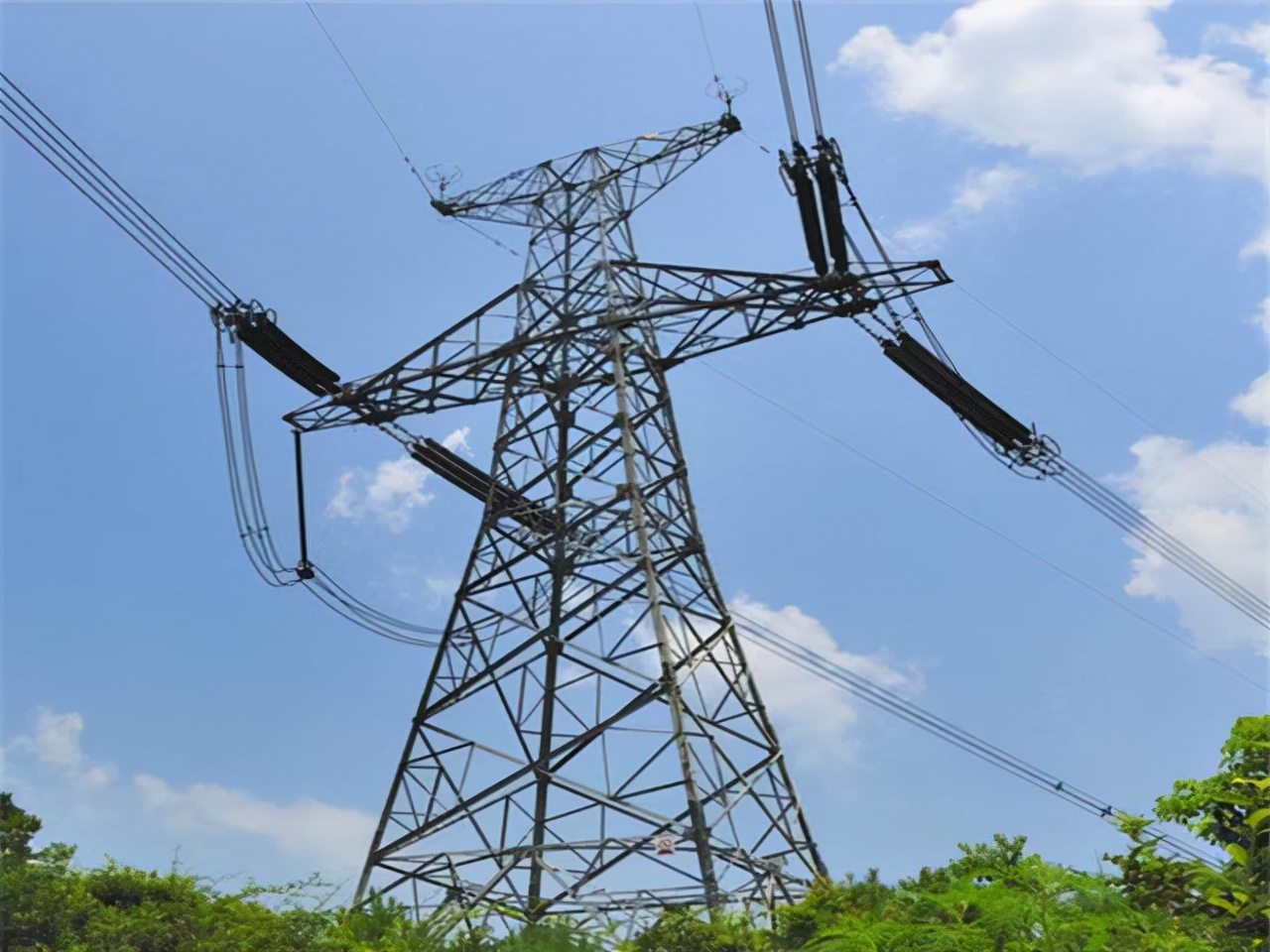 電線杆佔地一根補償多少_供電局栽電線杆佔用農民耕地_電纜頭條網