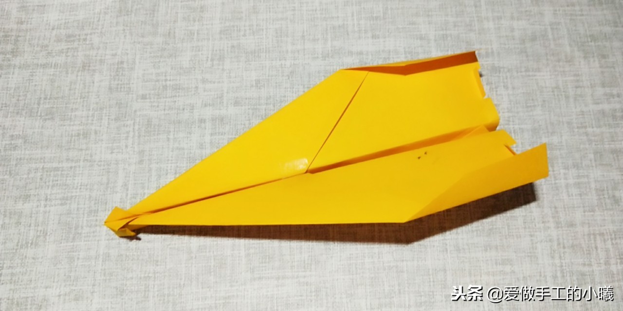 折纸教程：一张A4纸就能完成的折纸飞机，飞行能力棒棒哒