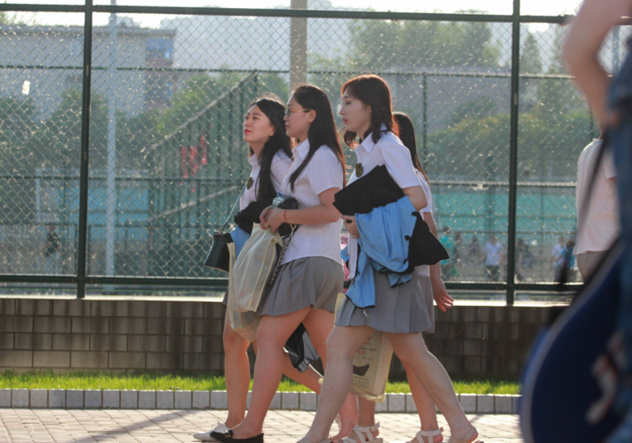 “双减”限制补课，找大学生当家教算不算违规？官方回复惹争议