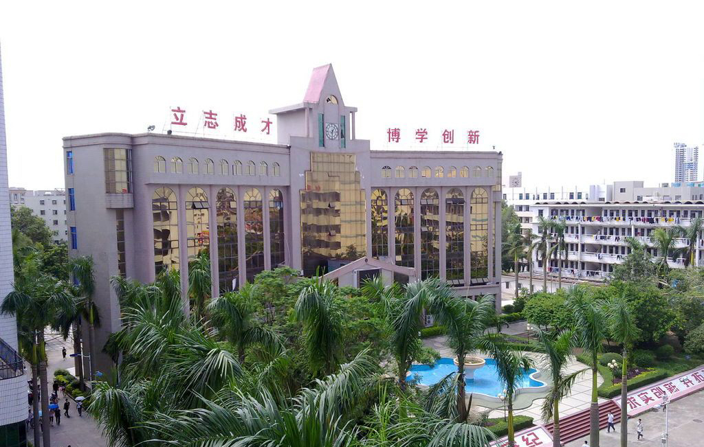 广东湛江五所好高中，本科过线率相当高，堪称本科院校的生源基地