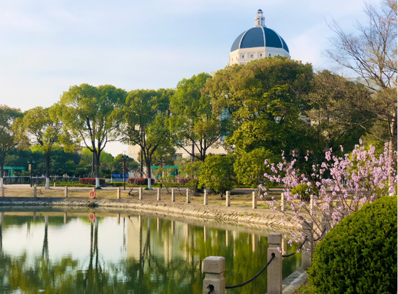 坐拥全国第一、中国首个！上海这所高校还走出央视记者、外交官等名人！