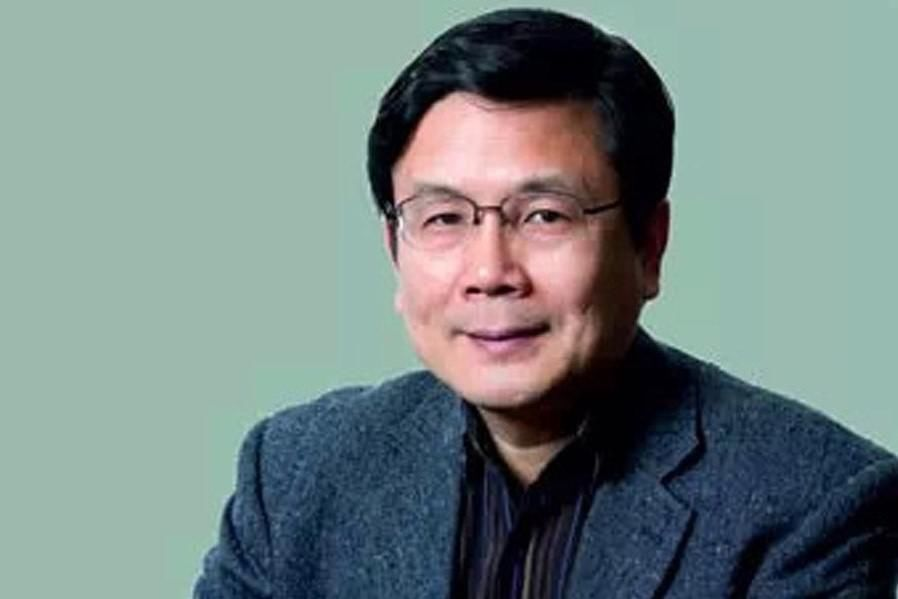 风雨兼程，无惧前路坎坷，以坚定脚步丈量梦想的距离。