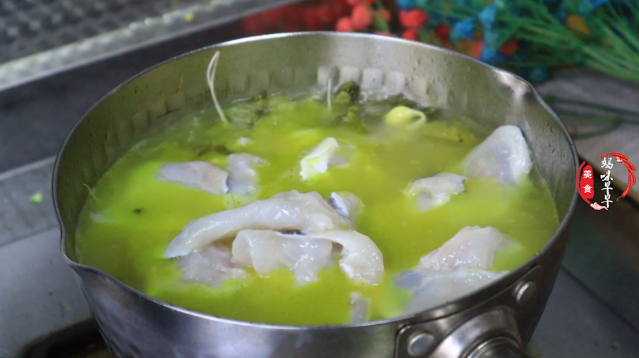 想吃正宗酸菜鱼别去饭店了，教你懒人方法，10分钟出锅，肉嫩好吃