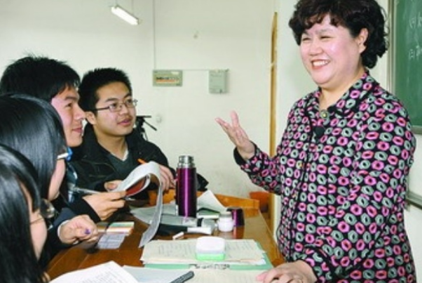 国内严进严出的高校，期末挂科率很高，混日子可能拿不到毕业证