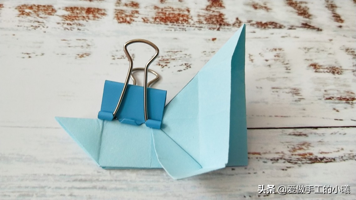 两个不同类型的折纸帆船，简单易学，适合小朋友