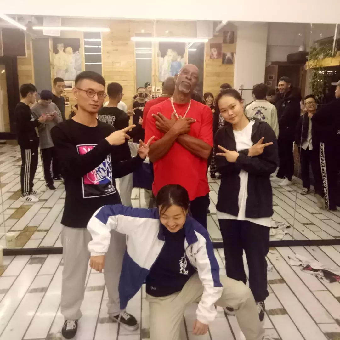 攀大出彩青年 ｜ The One万达街舞挑战赛闯入4强的攀大追梦舞者