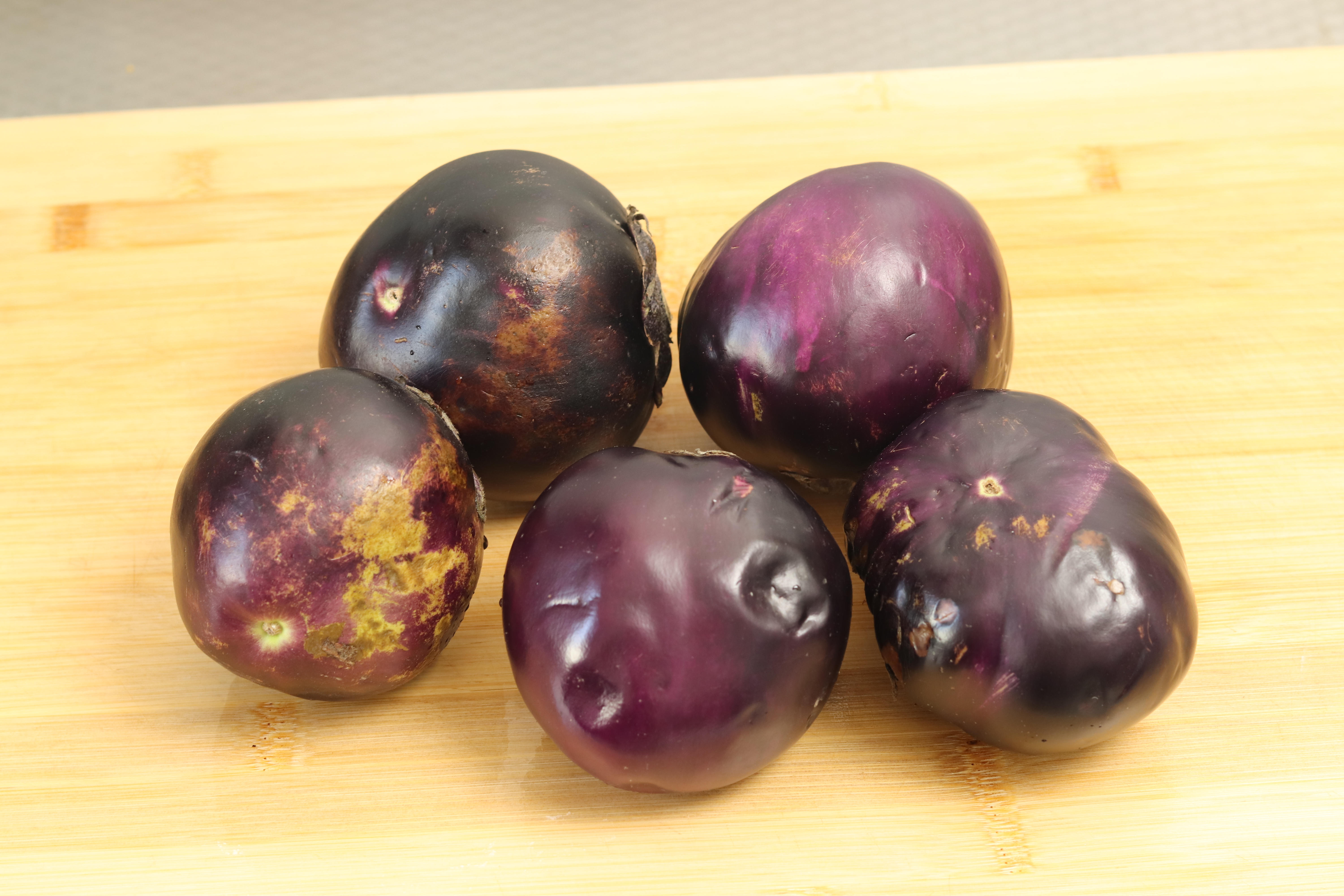 买茄子,选"圆茄子"还是"长茄子"?区别挺大,买错难吃还浪费