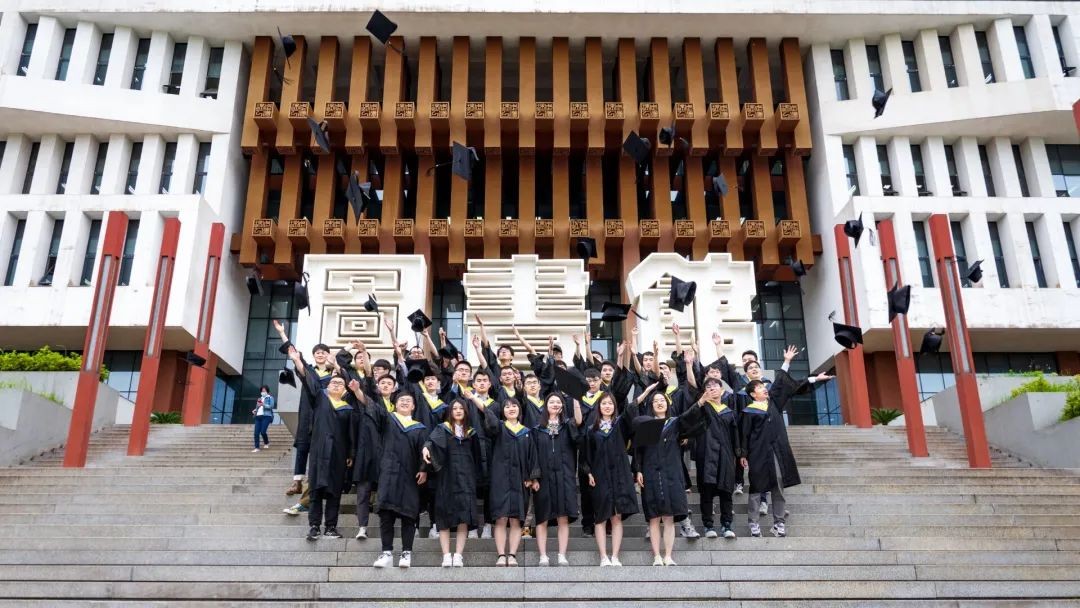 湖北“最强”学霸班火了！全班31人读研深造，还有人本科就一作发SCI论文！