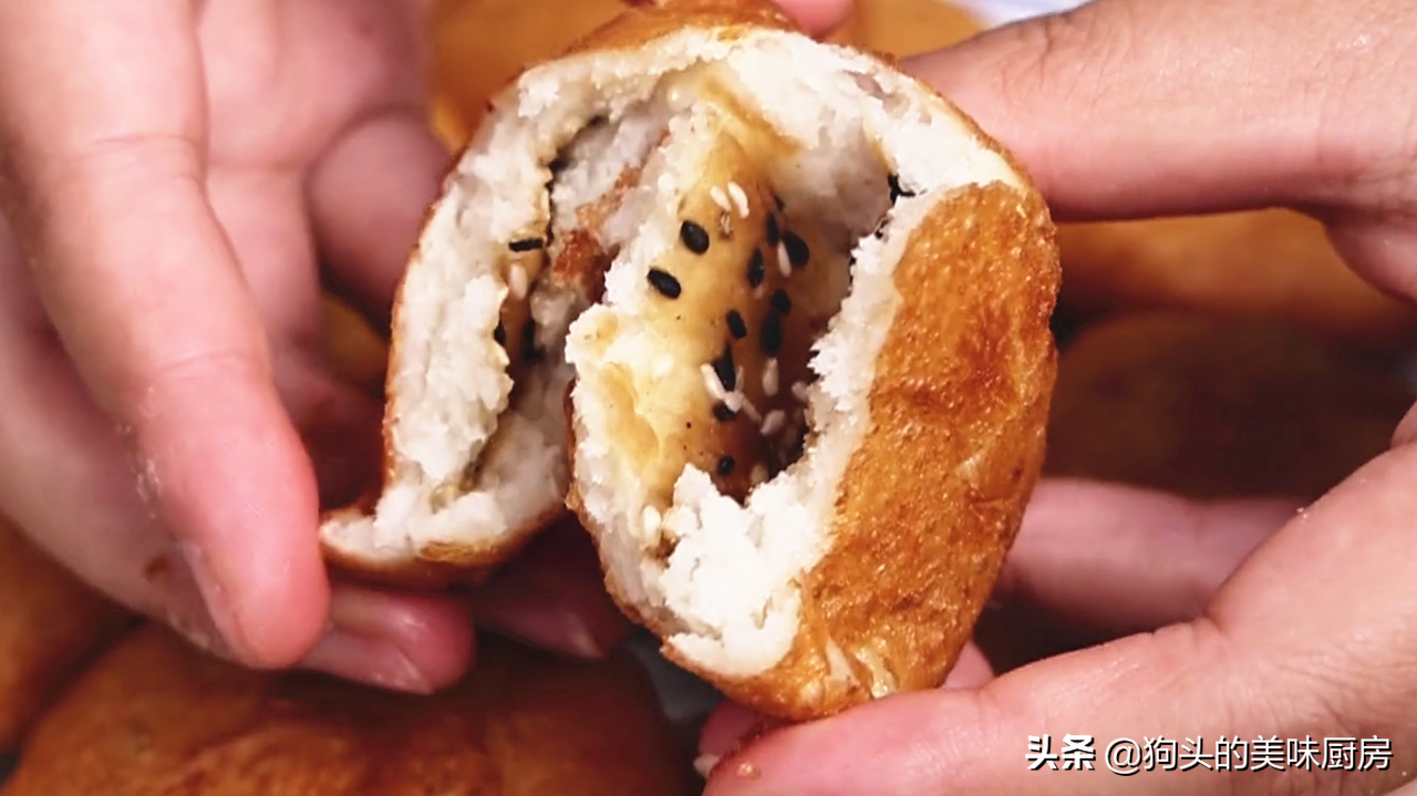 油炸糕总是做不好，大厨教你一招，鼓大泡又酥脆，保证不开裂
