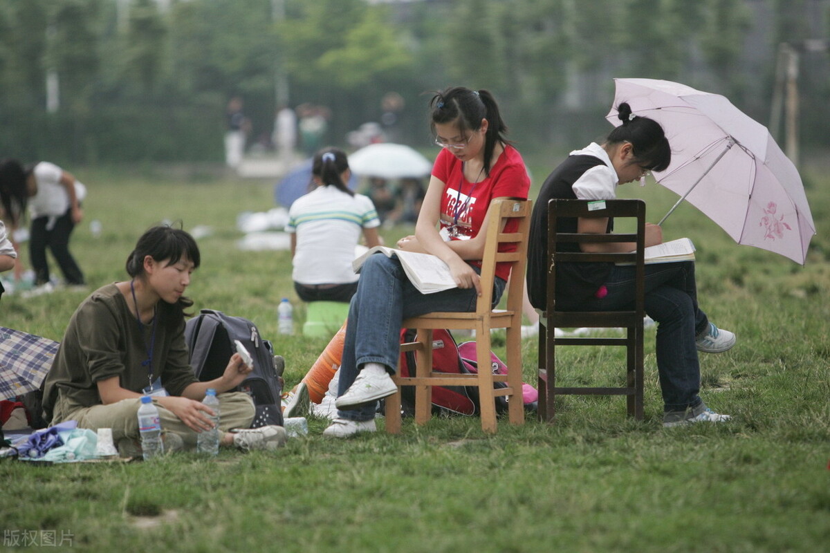 高中不允许复读已成定局？落榜生该何去何从，看看官方如何回应