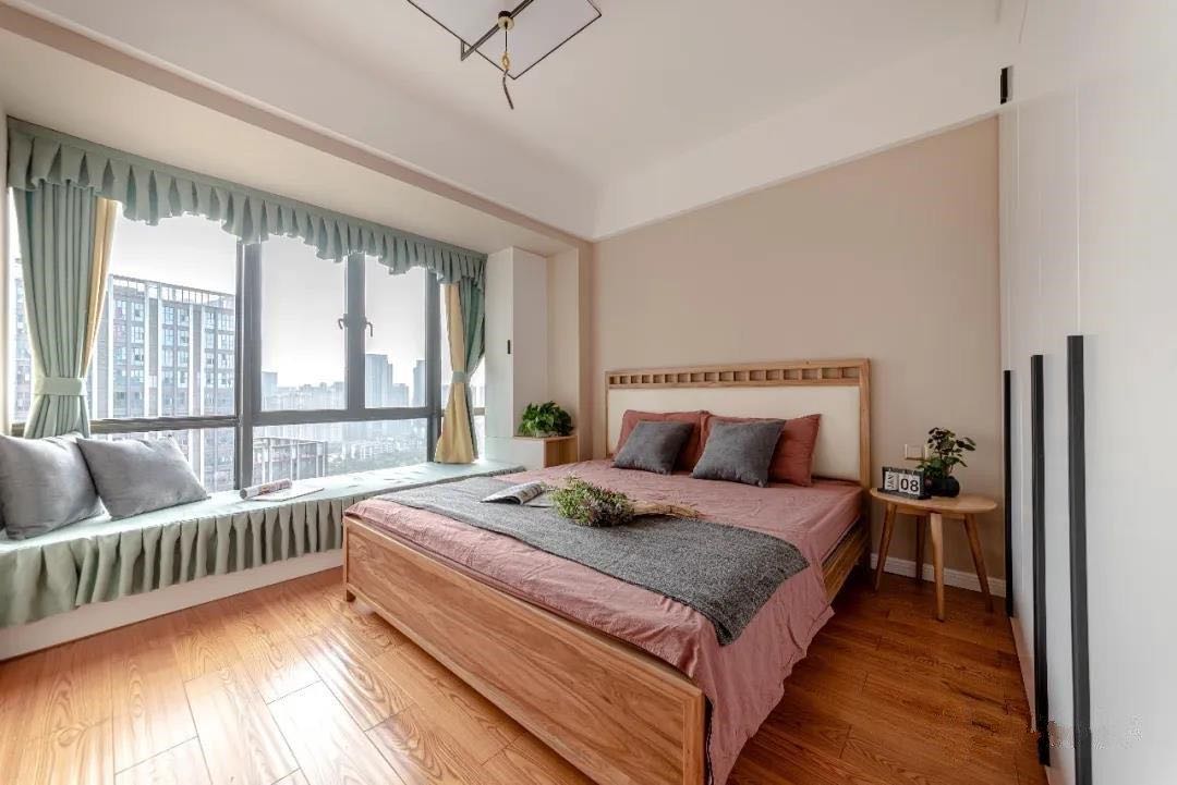 刚刚入住的110㎡新中式，清雅木色叠加古韵遗风，一进屋就被迷住